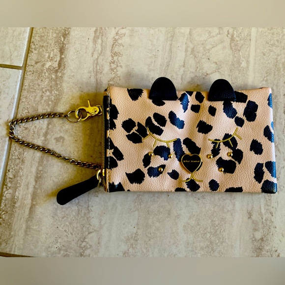 2 for $15 Betsey Johnson cell phone holder - Picture 2 of 4